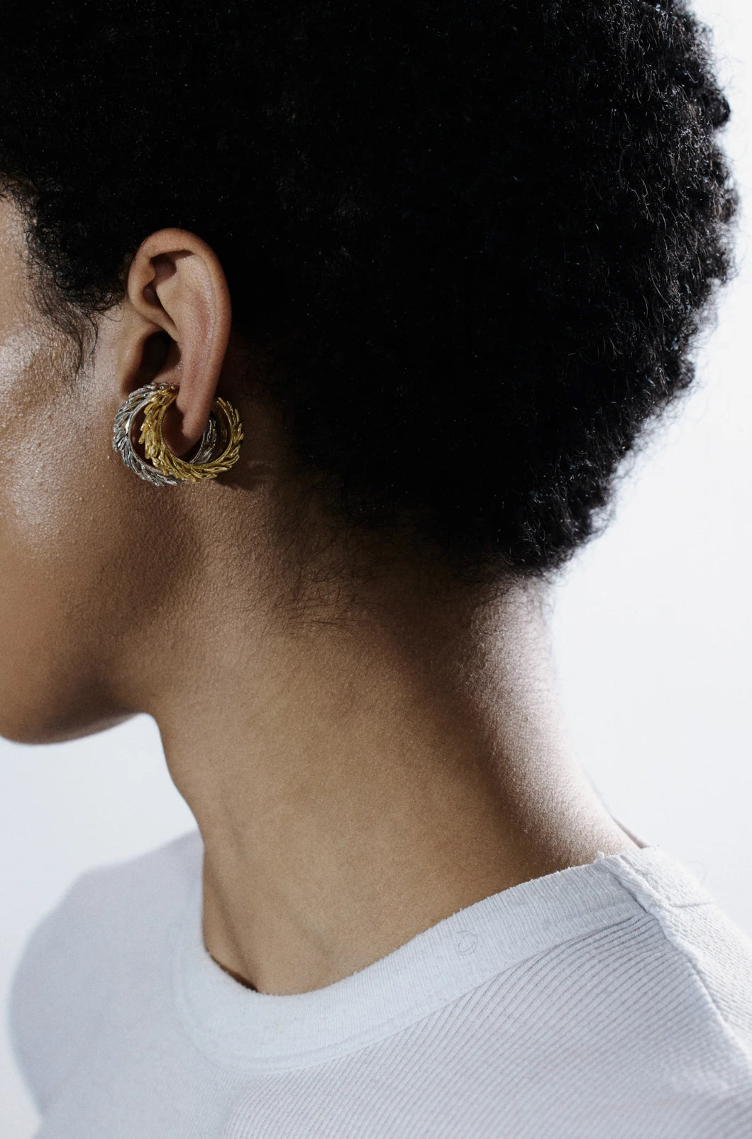 FLOATING BABY PHYSALIA EAR CUFF